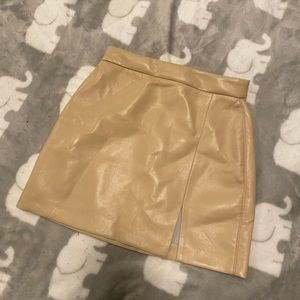 Wilfred Patio Vegan Leather Skirt in Beige (size 00)